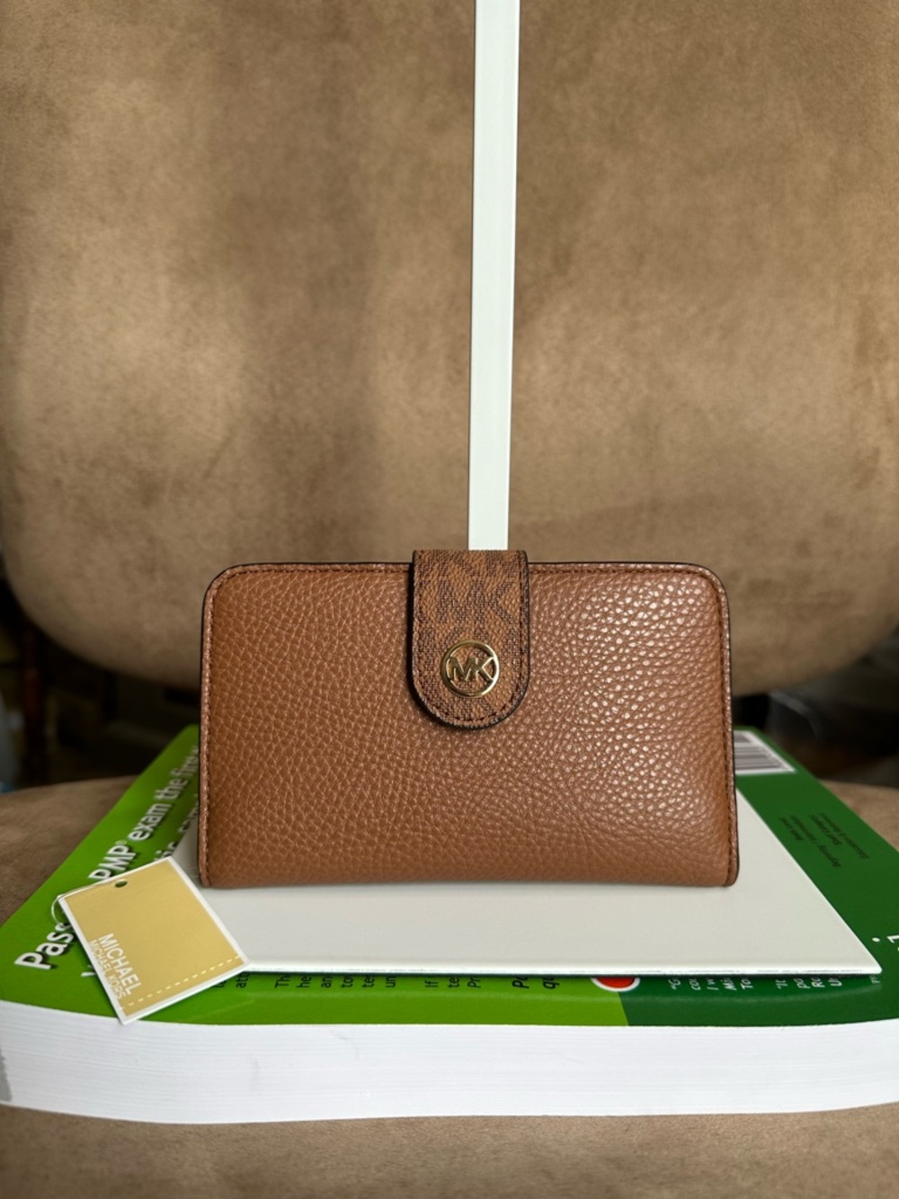 Michael Kors Jet Set Luggage Brown Leather Medium Bifold Wallet New with Tag